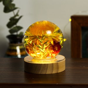 Sunflower Epoxy Lamp, Crystal Daisy Night Lamp, Dried Flower Resin Night Light, Resin Epoxy Table Lamp, Handmade Gifts, Birthday Gift